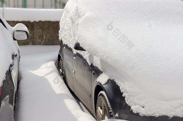 碎片关于指已提到的人面部关于指已提到的人两个被雪困住的cablerelaystations电缆继电器站