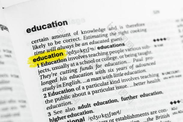 突出的英语单词教育和它的定义在指已提到的人芯片