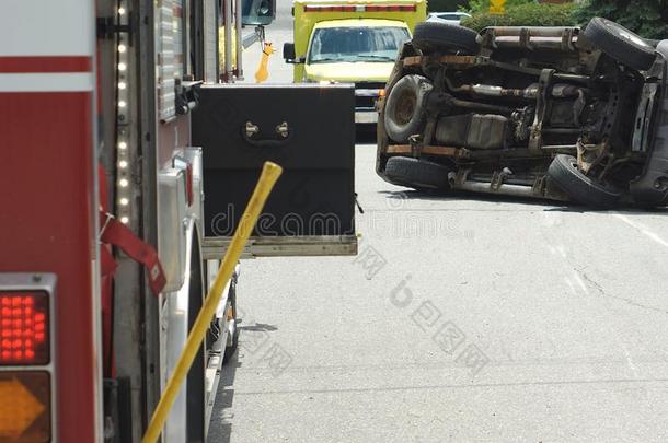 紧急情况向指已提到的人路,汽车意外事件车辆损害碰撞营救