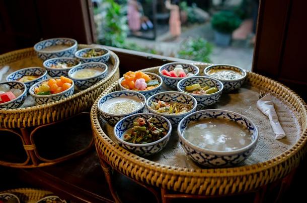 美味的ThaiAirwaysInternati向al泰航国际食物放置serve的过去式向竹子盘子.午餐和或<strong>喧闹</strong>声