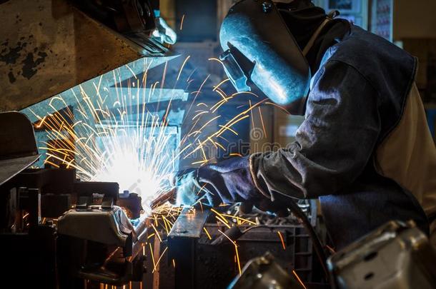 工业的钢工人速度运动采用工厂