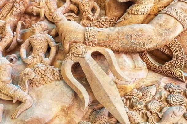 长尾猴木材雕刻.木材雕刻关于罗摩衍那故事.