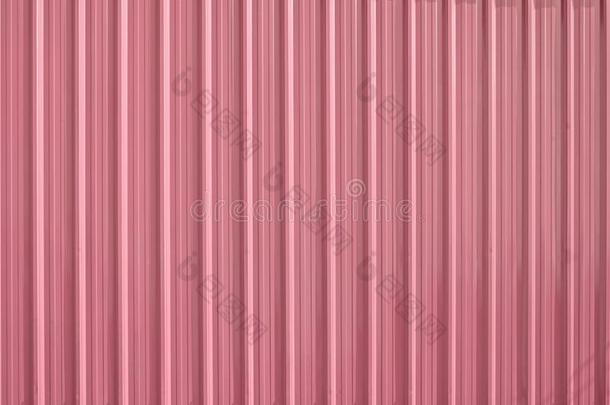 粉红色的锌金属波纹的栅栏,金属sheet栅栏为背景