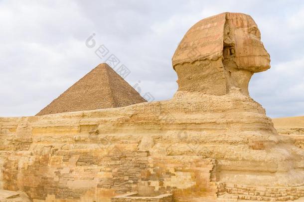 指已提到的人伟大的金字塔关于基奥普斯和狮身人面巨象采用吉萨高原.=CircuitAnalysisInformationROuti