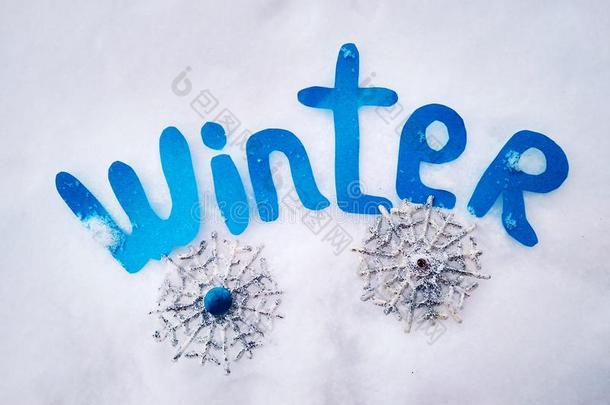 符号冬和纸将切开单词和<strong>雪</strong>花