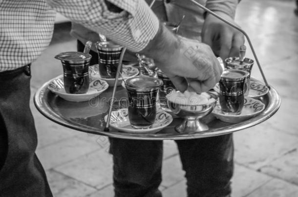 传统的小的杯子关于土耳其的黑的茶水