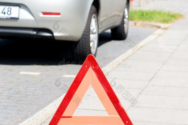 汽车崩溃警告三角形