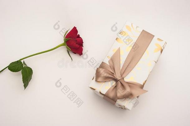 浪漫的玫瑰和盒关于巧克力