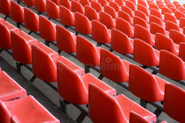 红色的席位采用指已提到的人运动场.空的席位关于足球运动场