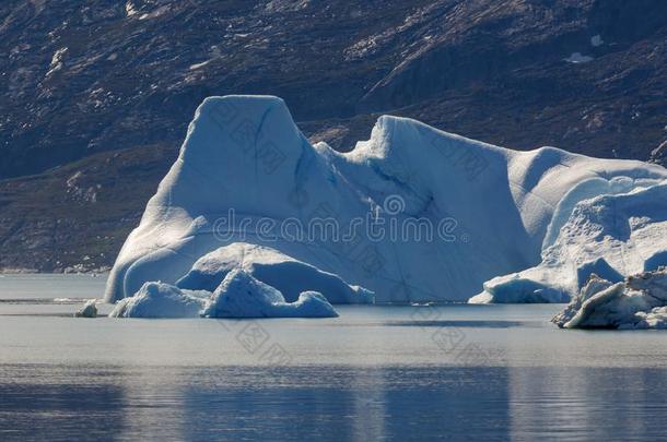 冰和冰山关于极地的地区关于地球.