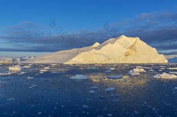 冰和冰山关于极地的地区关于地球.