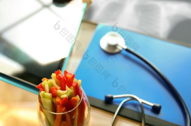 听诊器,蔬菜和字母x-射线采用指已提到的人办公室.