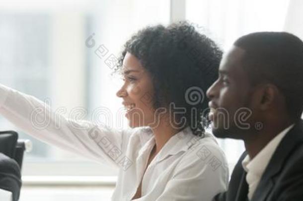 非洲的女人提升手问问题在的时候研讨班在董事会