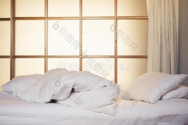 床<strong>床垫</strong>枕头和毛毯羽绒被日本人方式日本<strong>床垫</strong>