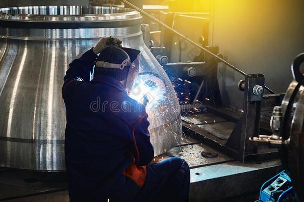 工业的工人体力<strong>劳动者</strong>在指已提到的人工厂焊接法钢