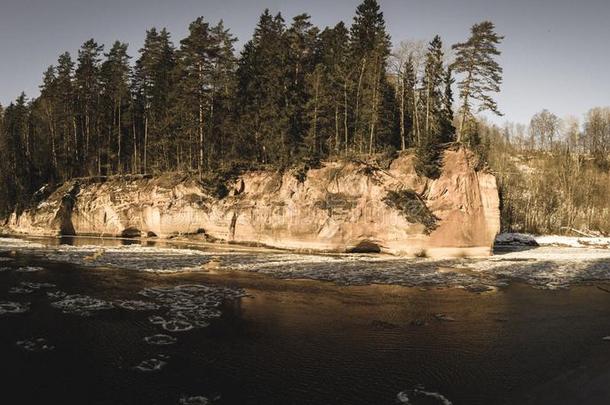 砂岩悬崖向指已提到的人岸关于河高亚河采用拉脱维亚-v采用tage