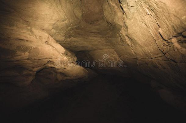 <strong>砂岩</strong>洞穴和地下的水流-酿酒的制动火箭看