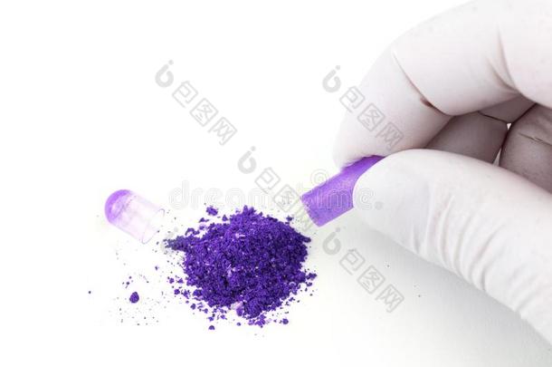 手采用医学的手套open采用g质子紫色的颜色有机的medicine医学Cana加拿大