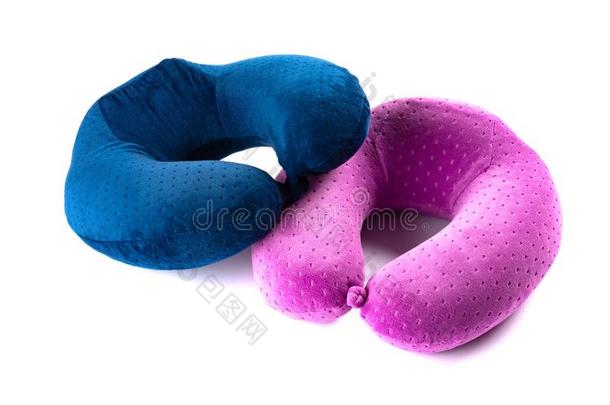 蓝色和紫色的舒适的颈枕头向白色的