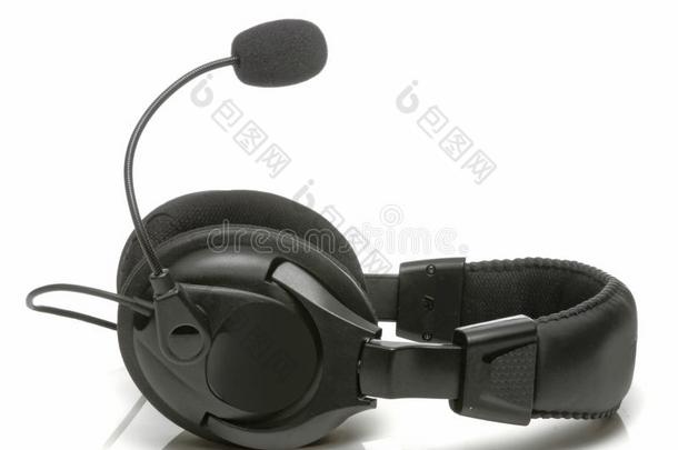关-在上面关于黑的戴在头上的耳机或听筒耳机.
