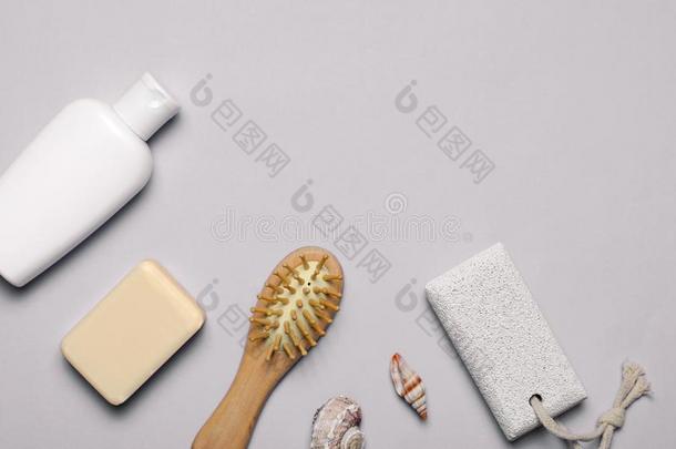 沐浴物料项目观念,肥皂,洗发剂或阵雨凝胶,头发刷子,pop-upmechanism弹出机械装置