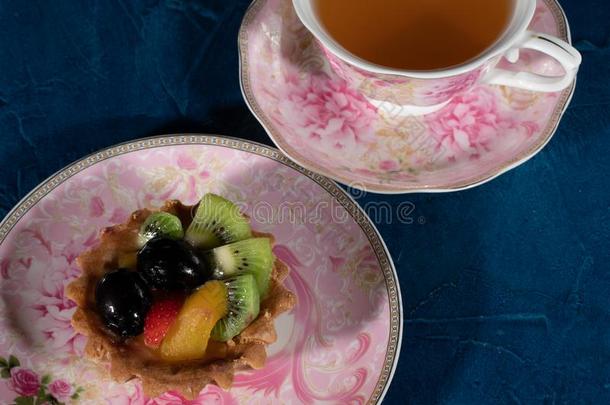 蛋糕小形的果子馅饼和成果.草莓葡萄鹬鸵桃子