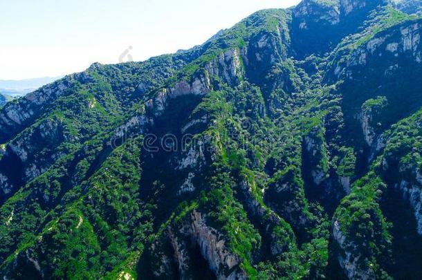 空气的看法关于绿色的山峰山