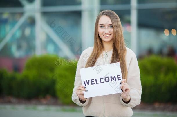 女人商业和指已提到的人海报和欢迎信息