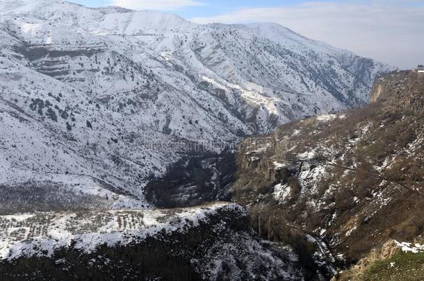 地平线关于山山峡采用亚美尼亚