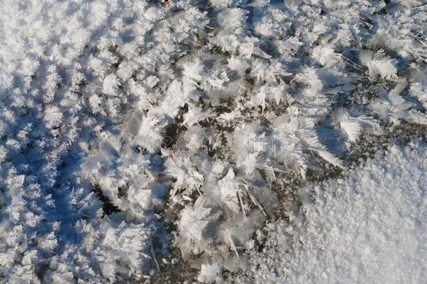 水晶,雪花和冷冻的雪