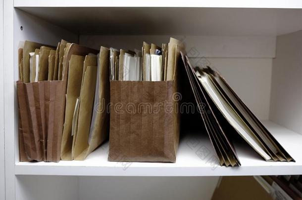 商业文件夹采用文件夹盒和架子