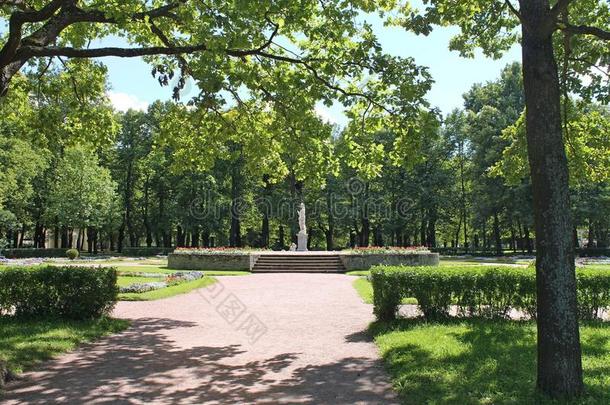 大理石雕像`正义`.大大地圆.帕夫洛夫斯基公园.指已提到的人城市