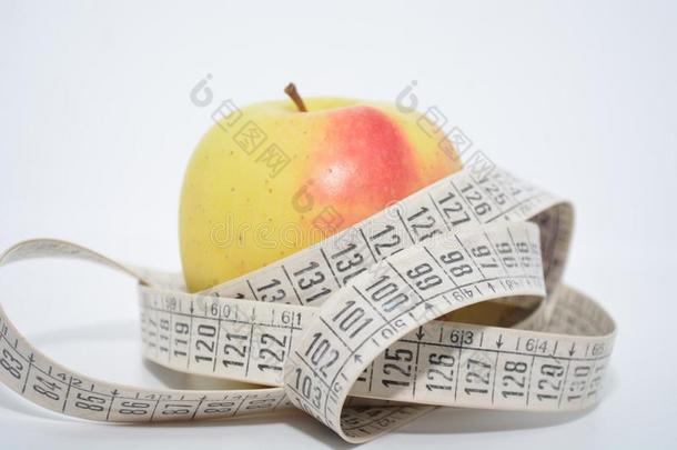 新鲜的苹果成果日常饮食食物和计量器向测量很久了