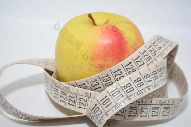 新鲜的苹果成果日常饮食食物和计量器向测量很久了
