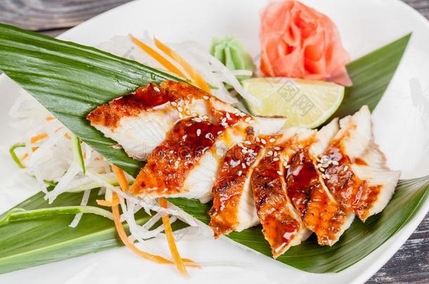 日本人国家的流行的烹饪.寿司,稻和鱼.美味的,