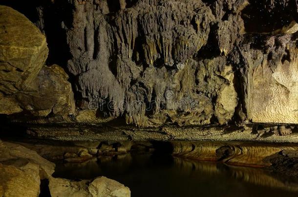 萤火虫洞穴关向Wai向mo,新的西兰岛