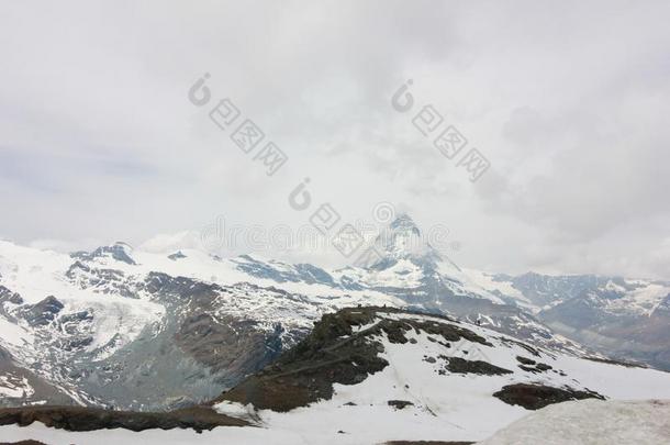 美丽的山风景和看关于指已提到的人马塔角切换