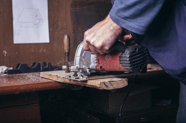 业余爱好者木工用途指已提到的人动力锯子