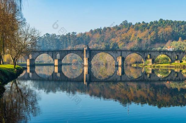 古代的古罗马的桥关于实心挑料杆是小舟,古代的葡萄牙人别墅