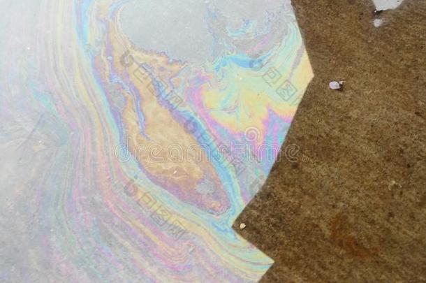 水油弄脏丝一样的彩虹