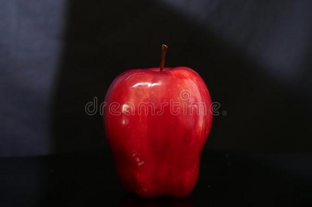 苹果红色的为成果光点