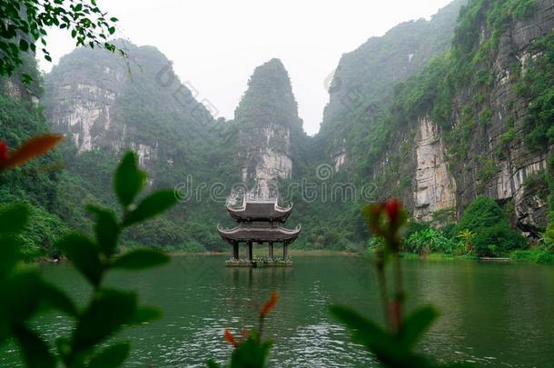 美丽的风景和岩石和稻田采用N采用hB采用h和