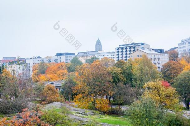 芬兰首都赫尔辛基,芬兰.岩石地区城市风光照片在秋