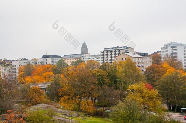 芬兰首都赫尔辛基,芬兰.岩石地区城市风光照片在秋