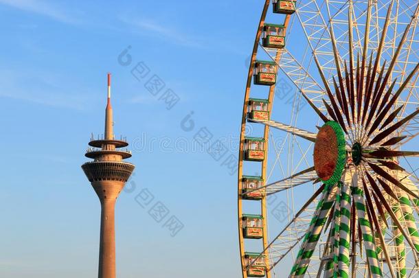 杜塞尔多夫莱茵河狂欢节,大的费里斯Fergus的变体轮子和莱茵河塔
