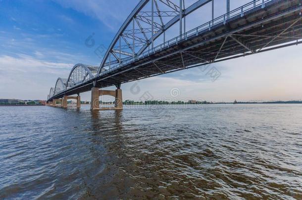 <strong>一百周年</strong>桥越过密西西比河河采用长椅,爱荷华州,美利坚合众国