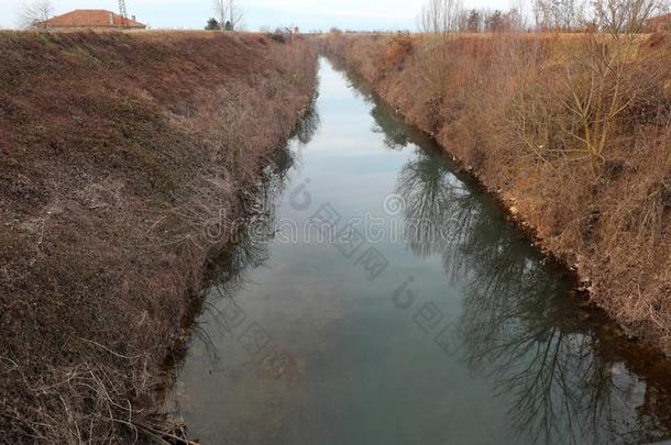 河和水谁的水s是用过的向灌溉指已提到的人田采用