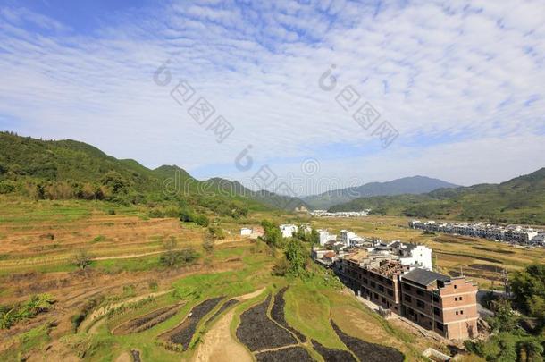 农庄向黄陵山,风干土坯三原色红绿兰彩色值