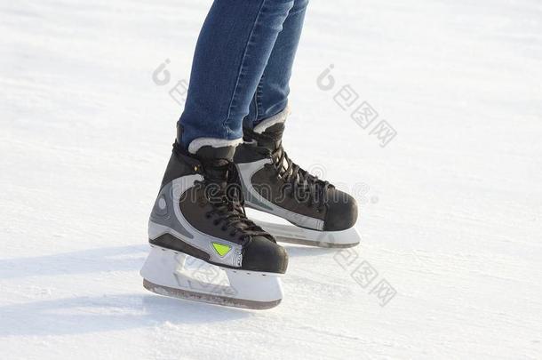 脚溜冰向指已提到的人冰溜冰场
