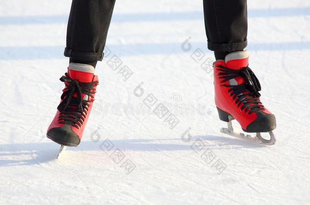 脚关于人溜冰向一大街冰溜冰场